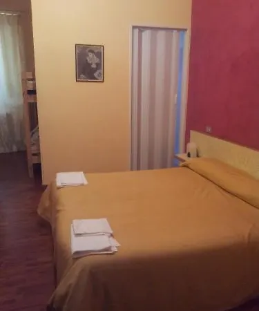 Hotel Tarsia 2*