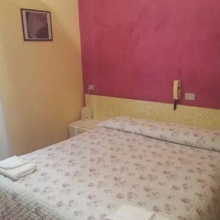 Tarsia 酒店 卡斯特罗维拉里