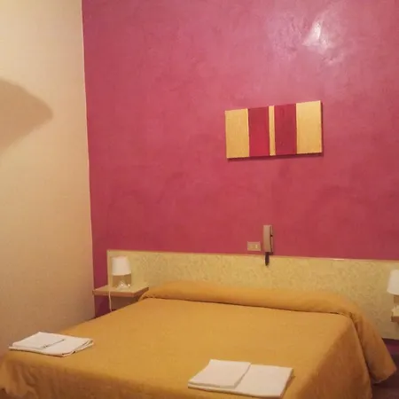 酒店 Tarsia 卡斯特罗维拉里