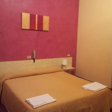 酒店 Tarsia 卡斯特罗维拉里